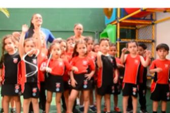 A Escola Celestin Freinet tem 33 anos de uma jornada de sucesso que só é possível porque colocamos amor em tudo que fazemos. O comprometimento com a missão de formar os alunos com base no Ensino Humanizado é colocado em prática com muito amor e entrega de toda a equipe. O profissionalismo na nossa prática pedagógica fica ainda maior pelo amor colocado na atuação de cada um dos nossos colaboradores. As pessoas que abraçam a nossa escola como um espaço vivo, dinâmico e que faz da Educação um mecanismo de transformação social. O amor pela educação nos trouxe até aqui, somando gerações de alunos formados e transformados pela experiência de ensino na Celestin Freinet.